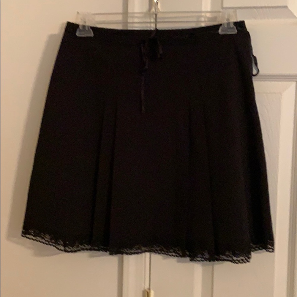 I. e. Black Skirt